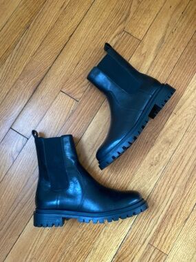 NWT Arezzo leather booties, Size: 7; Color: black